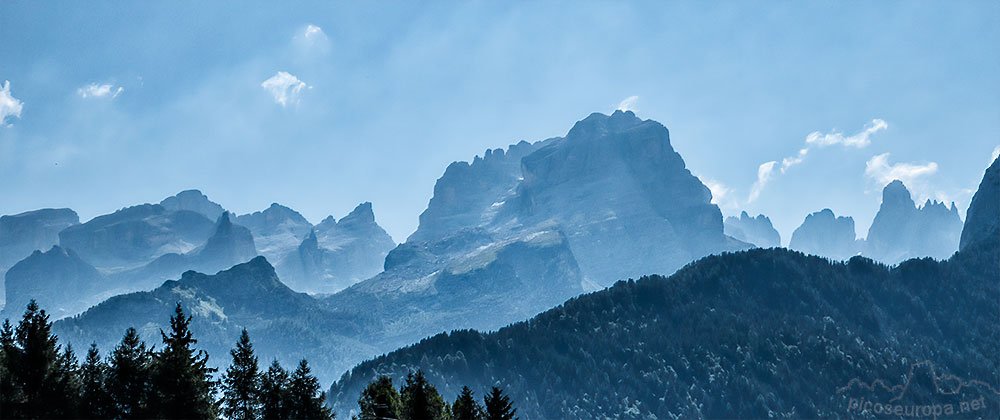 Dolomitas de Brenta desde la zona de Madonna de Campiglio. Italia.