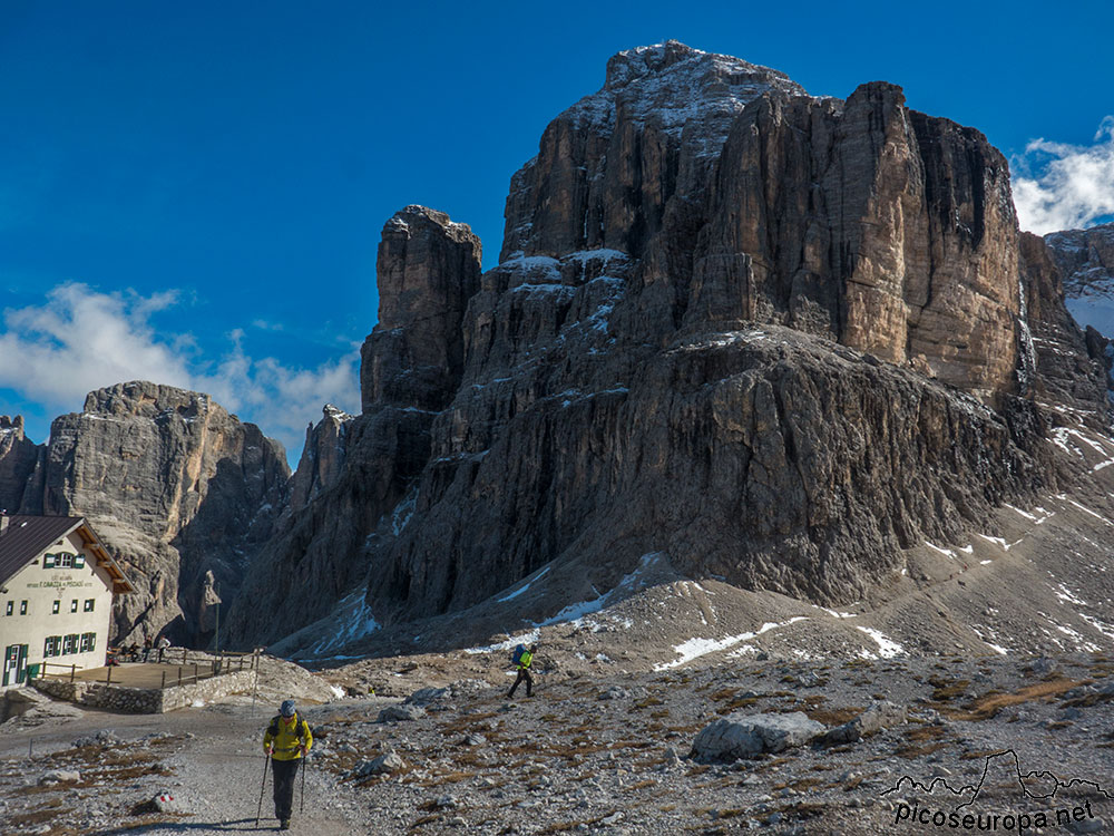 Cumbre y refugio del Pisciadú, Dolomitas, Alpes, Italia