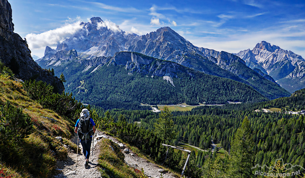 Bajando del Rifugio Fonda Savio tras hacer la travesía del Grupo Cadini. Dolomitas, Italia