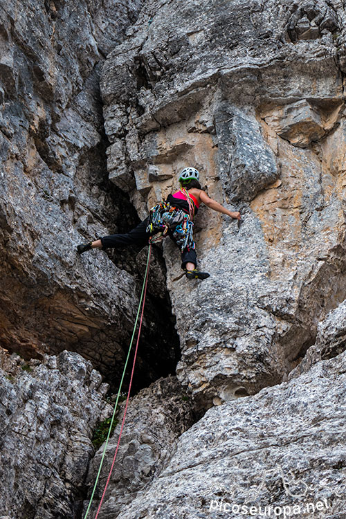 Escalada en las Cinque Torre, Dolomitas, Alpes, Italia