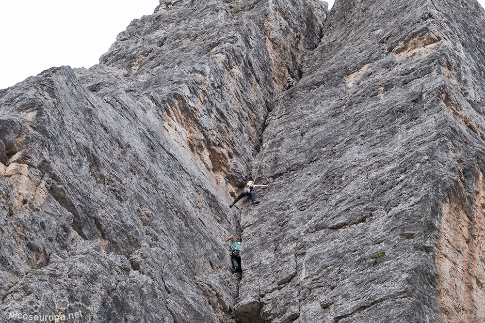 Escalada en las Cinque Torre, Dolomitas, Alpes, Italia