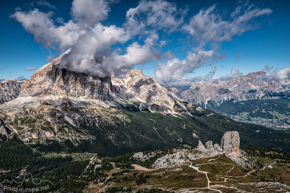 Tofana di Rozes y Cinque Torre, Dolomitas desde el Refugio Averau