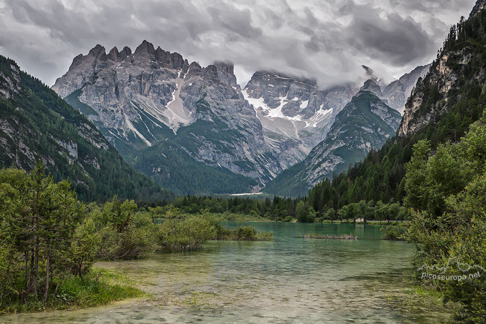 Lago Landro, Dolomitas.