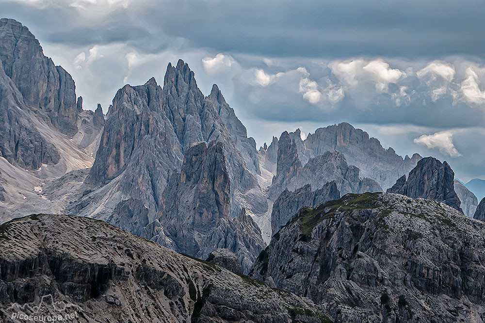 Dolomitas, un mundo de paredes y agujas de roca. La foto esta tomada en las proximidades del refugio Locatelli, cerca de las Torres de Lavaredo