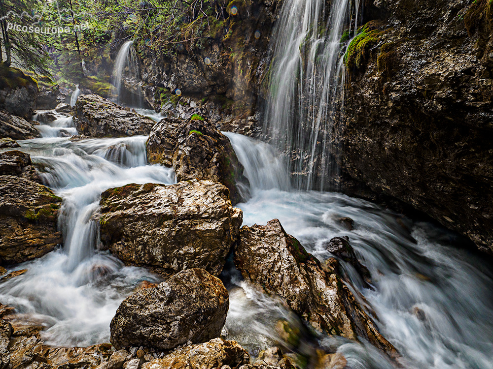 Foto: Torrente Avisio, Dolomitas.