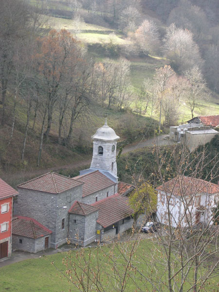 Senda del Arcediano entre Soto de Sajambre y Amieva