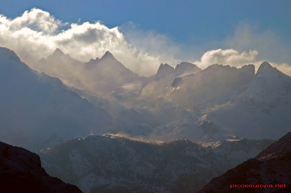 Foto: Pico de Cabrones y Torre Cerredo desde un paseo desde Arangas, Cabrales, Asturias, Picos de Europa