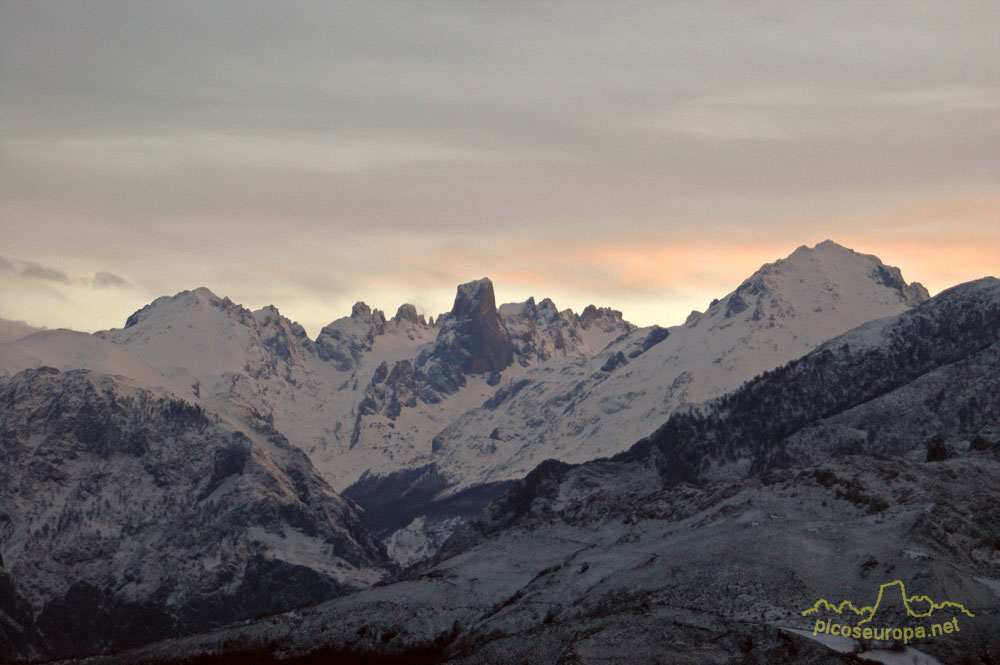 Foto: Pico de Urriellu (Naranjo de Bulnes) desde el Mirador de Asiego, Cabrales, Asturias, Picos de Europa