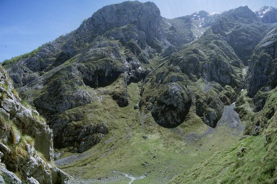 Jou Bajo, Macizo Central de Picos de Europa