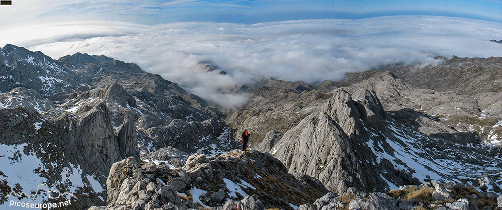 Los Argaos situados encima del refugio de Vegarredonda, Macizo Occidental (Cornión) de Picos de Europa