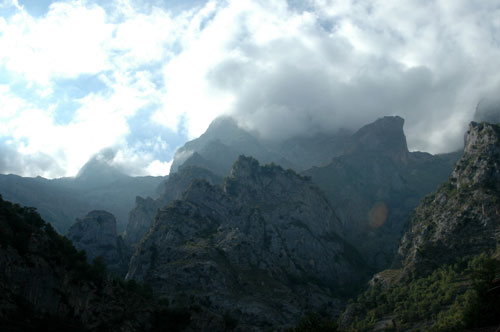 La Canal de Mesones (izquierda) desde Cain.