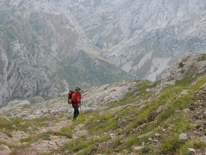 Bajando hacia la Majada de Mesones desde el Hoyo Verde