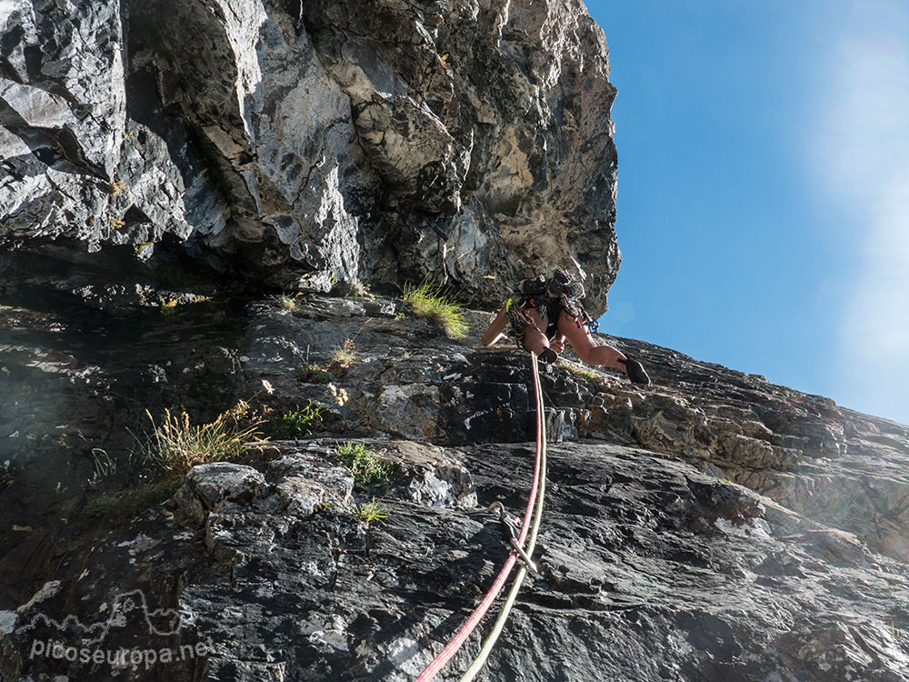 Escalada, via Balcones del Anayet, Pirineos de Huesca, Aragón, España