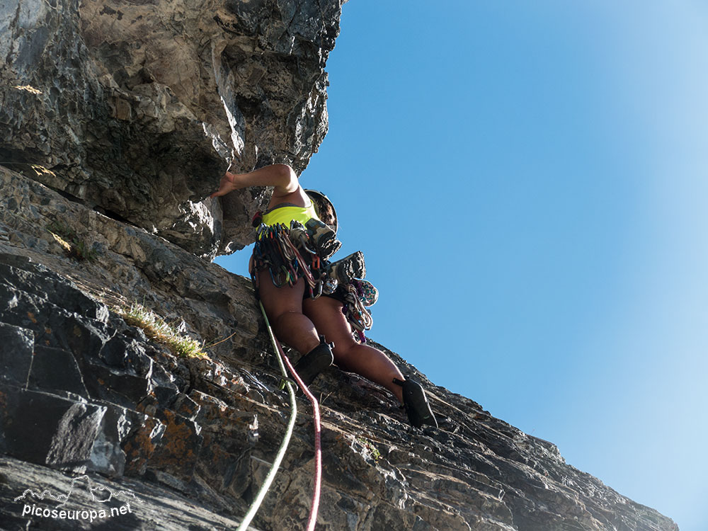 Escalada, via Balcones del Anayet, Pirineos de Huesca, Aragón, España