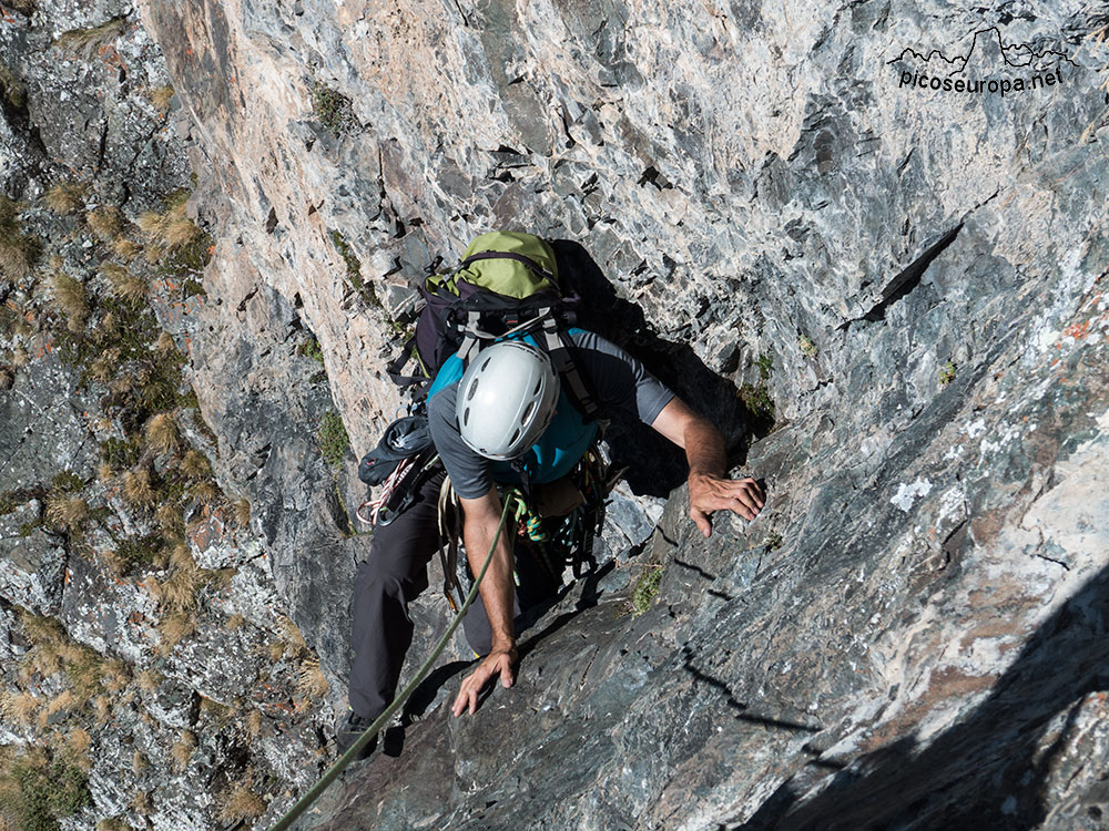 Escalada, via Balcones del Anayet, Pirineos de Huesca, Aragón, España