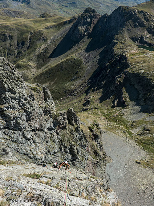 Escalada, via Balcones del Anayet, Pirineos de Huesca, Aragón, España