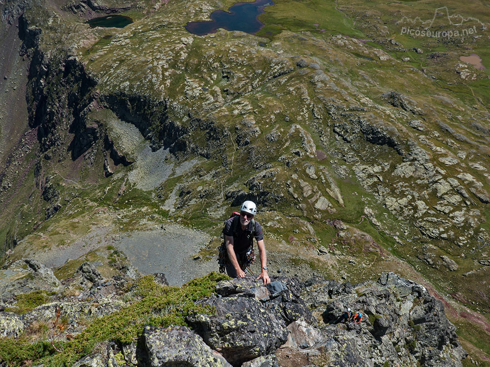 Escalada, via Balcones del Anayet, Pirineos de Huesca, Aragón, España