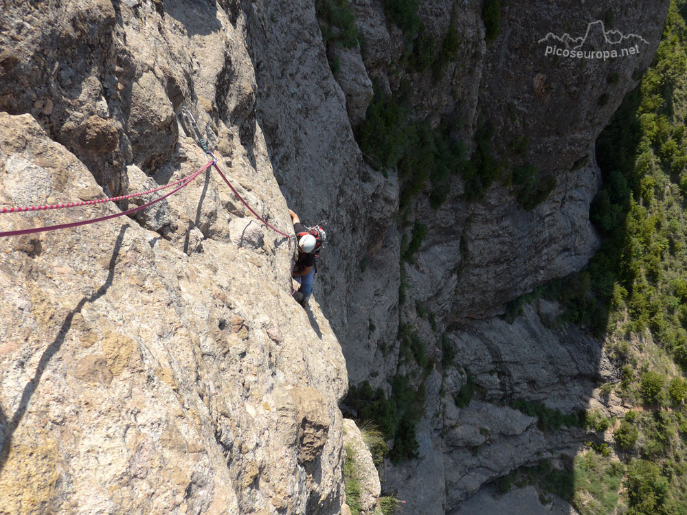 Escalada en Peña Rueba, via Sendero Límite, Zaragoza, Aragón, Pre Pirineos