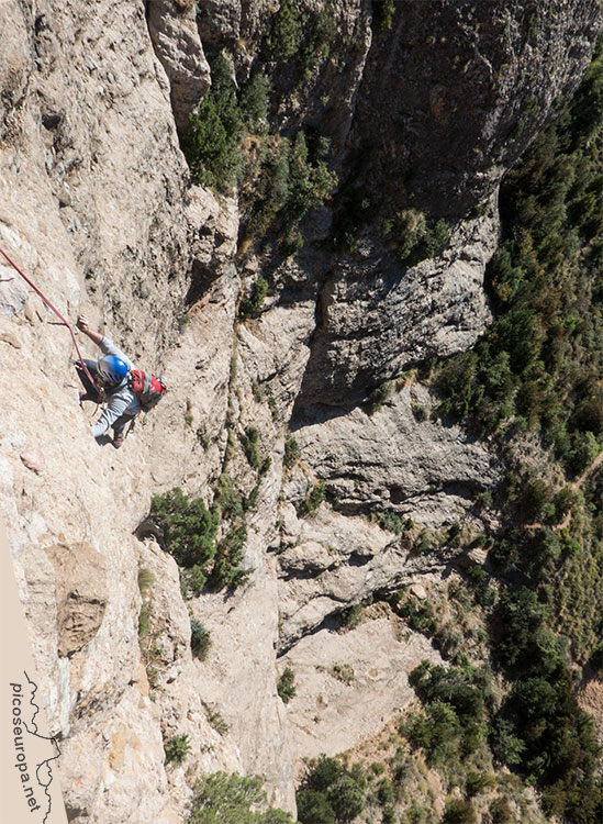 Escalada en Peña Rueba, Pre Pirineos de Huesca, Aragón