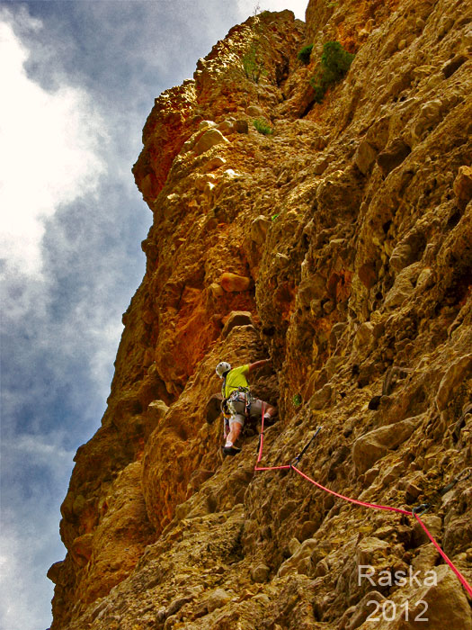 2ª tirada de la via Normal de la Aguja Roja en Riglos