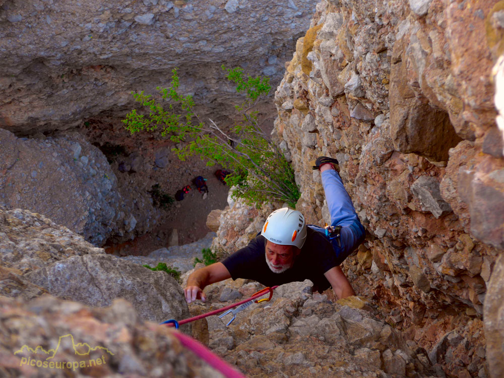 En la 3ª tirada de la normal a la Aguja Roja, Riglos