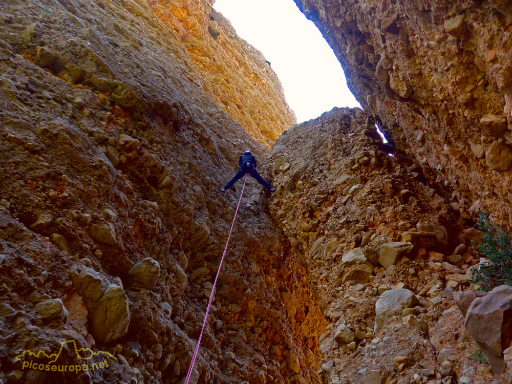 Via normal de la Aguja Roja de Riglos, Pre Pirineos, Huesca, Aragón