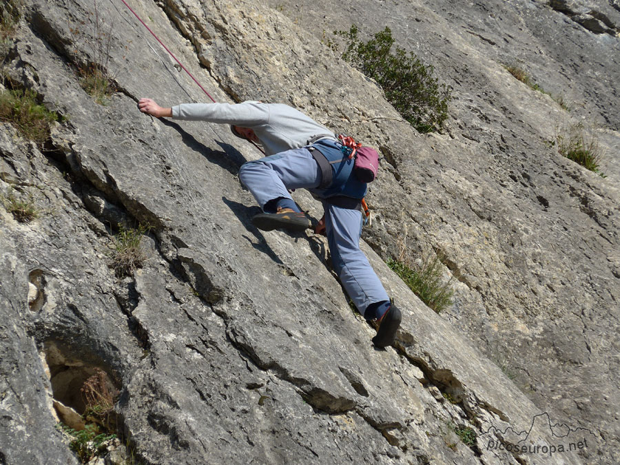 Escalada en Aiztondo, Uharte-Araquil, Navarra