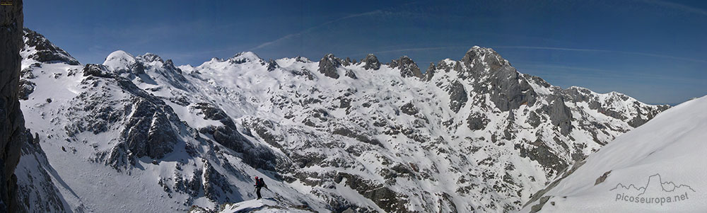 Cabecera del Valle de las Moñetas desde el Escamellao, Parque Nacional de Picos de Europa