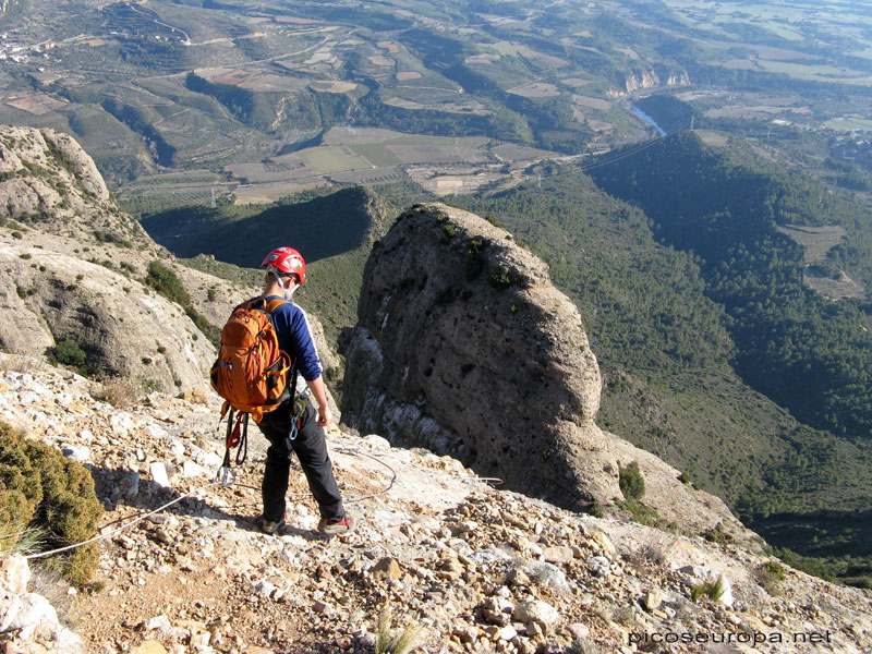 Abajo la Aguja que nos servira de referencia para localizar el inicio de la ferrata de descenso