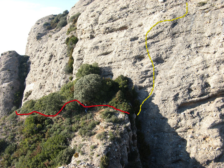 al alcanzar el collado de la aguja hay que desviarse por un sendero