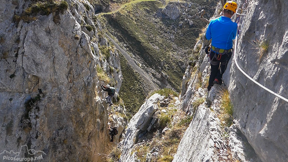 Ferrata de Valdeón: un ambiente total con subidas, bajadas y aristas