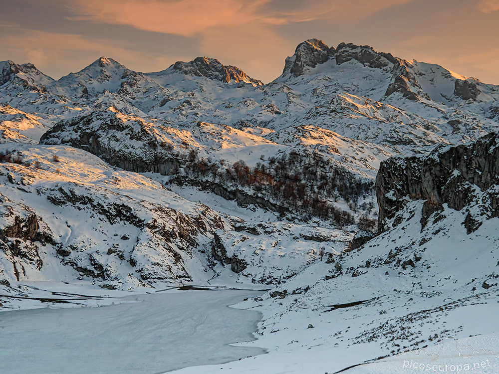 Foto: Lago de la Ercina en invierno, Lagos de Covadonga, Parque Nacional de Picos de Europa