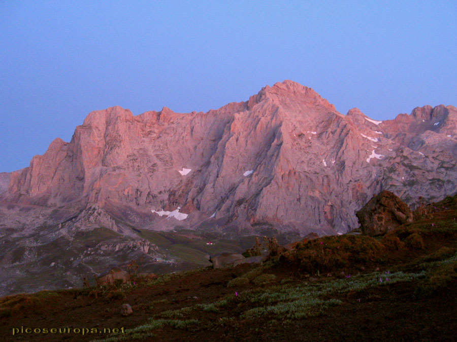 Foto: Amanece en Peña Vieja, Aliva, La Liebana, Cantabria, Picos de Europa.