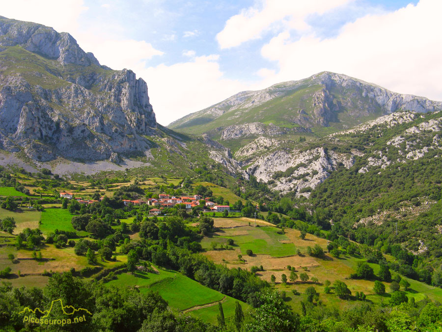 Foto: Pueblo de Cabañes, La Liebana, Cantabria