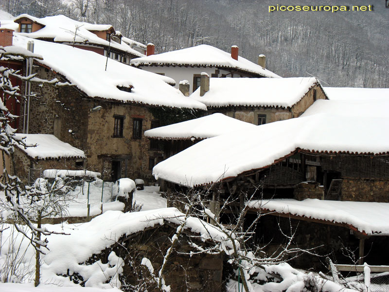 El pueblo de Espinama, una base perfecta como base para nuestras rutas. La Liebana, Cantabria