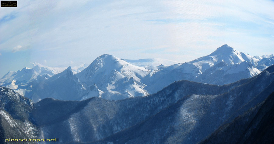 Desde la pista que sube al Collado de Valdeón desde Fuente Dé. Liebana, Cantabria