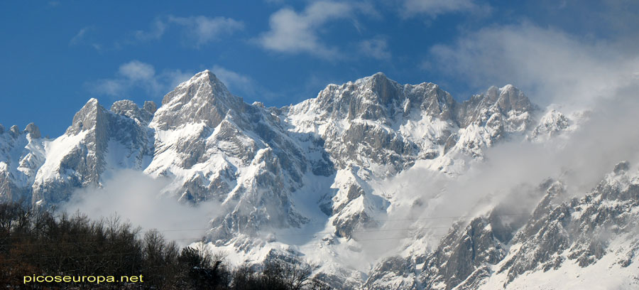 Los Picos de Europa desde La Liebana, Cantabria