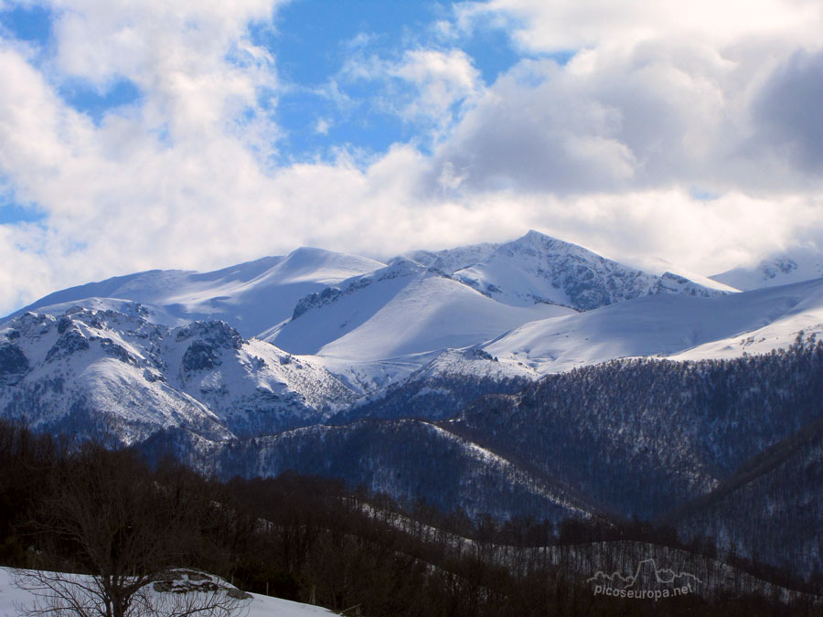 Puertos de Salvoron desde Invernales de Igüedri, La Liebana, Cantabria, Parque Nacional de los Picos de Europa