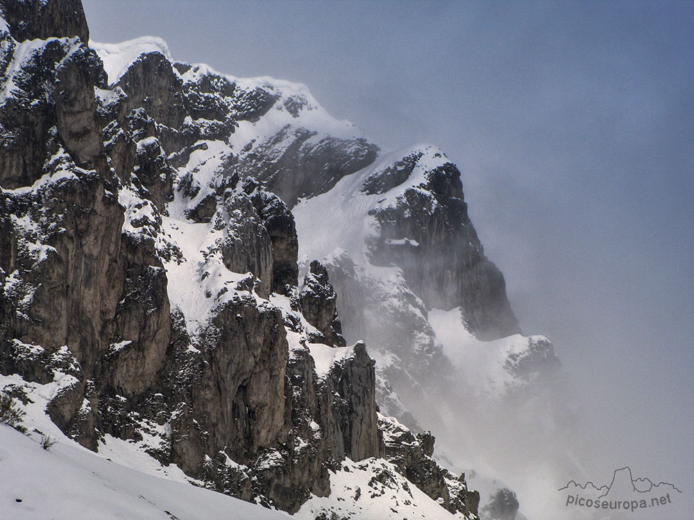 Los imponentes contrafuertes del Macizo Oriental de los Picos de Europa, La Liebana, Cantabria