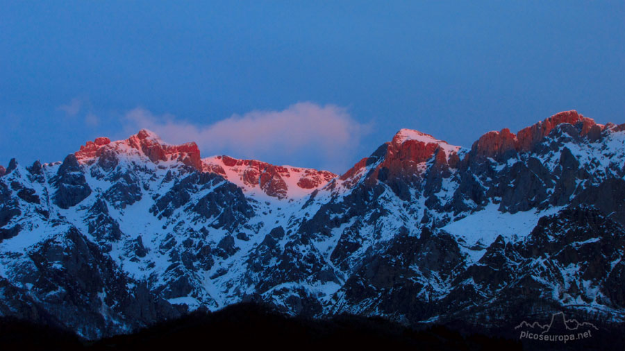 Foto: Amanece sobre Picos de Europa, La Liebana, Cantabria