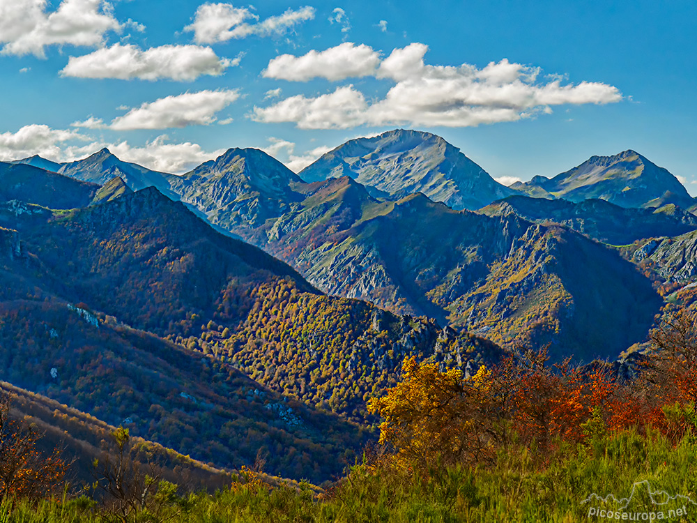 Foto: Peña Ten y Pileñes desde el Area de descanso del Puerto de Panderruedas, Valdeón, León, Cordillera Cantábrica 