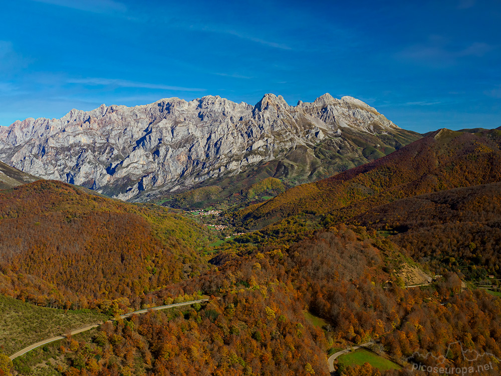 Foto: Posada de Valdeón y los Picos del Friero el Mirador del Puerto de Panderruedas, Valdeón, León, Parque Nacional de Picos de Europa 