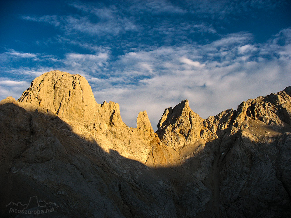 Collada Bonita al atardecer desde la cara sur del Picu de Urriellu, Picos de Europa, Parque Nacional, Asturias