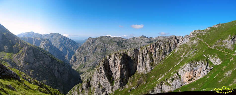 El tramo de bajada de Collado Vallejo hacia la Vega de Urriellu