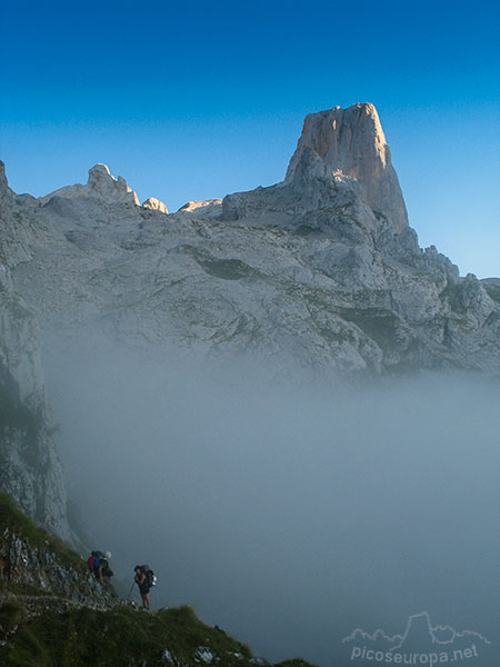 Foto: El Pico de Urriellu (Naranjo de Bulnes) desde las proximidades de Collado Vallejo