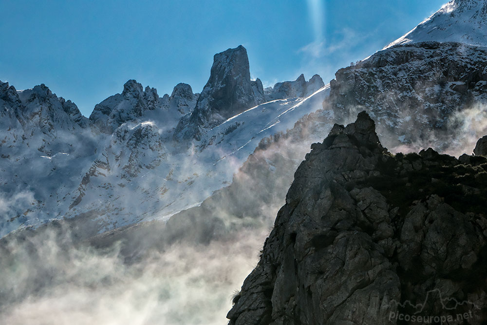 El Picu de Urriellu desde la subida por la canal de la Bobia.