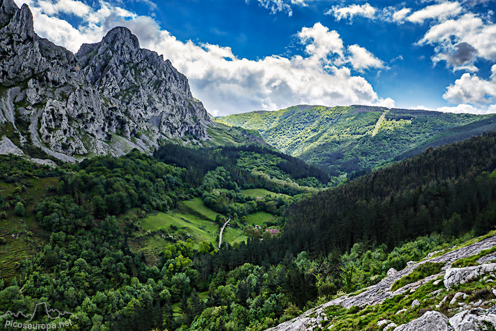 Foto: Atxarte, el lugar de escalada más emblemático y conocido del Pais Vasco. Parque Natural de Urkiola.