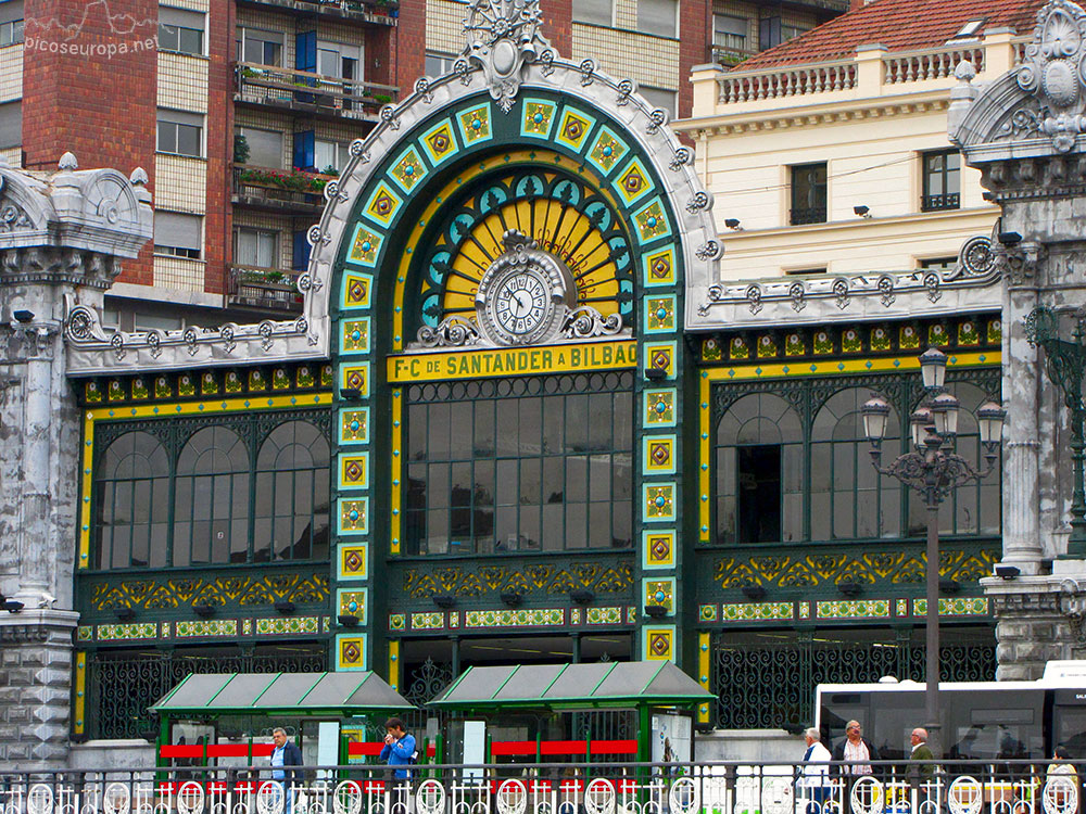 Foto: Estación de tren de vía estrecha FEVE , Bizkaia, Pais Vasco