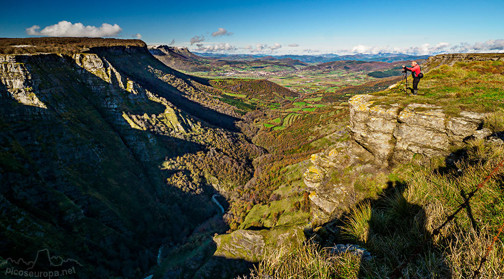 Foto: El cañon de Delika, un desfiladero que desde el Salto del Nervión se va abriendo entre inmensas paredes hacia el Valle donde se asienta la población de Orduña