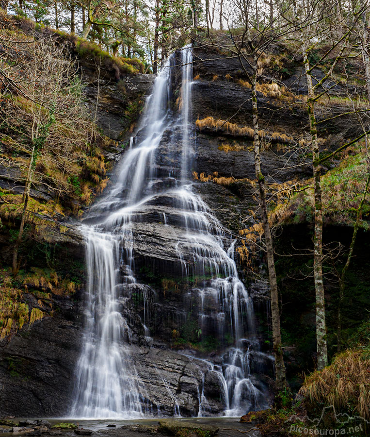 Foto: Cascada Uguna, Saldropo, Puerto de Barazar, Macizo del Gorbeia, Pais Vasco